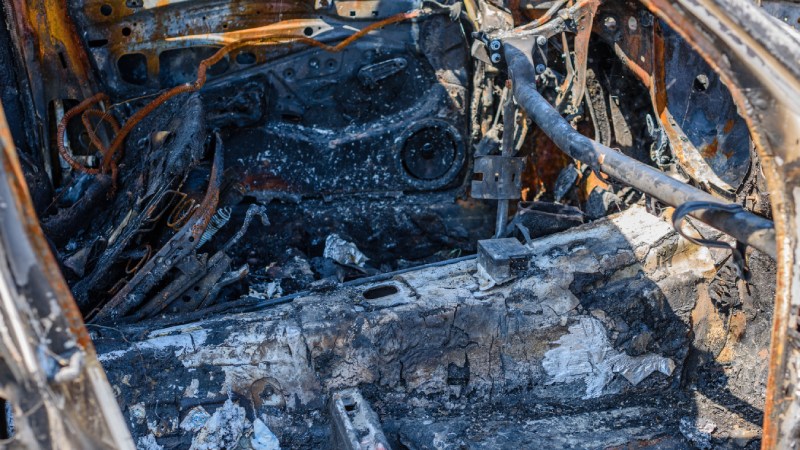 Blog Ambiental • Interior carbonizado de veículo elétrico após incêndio